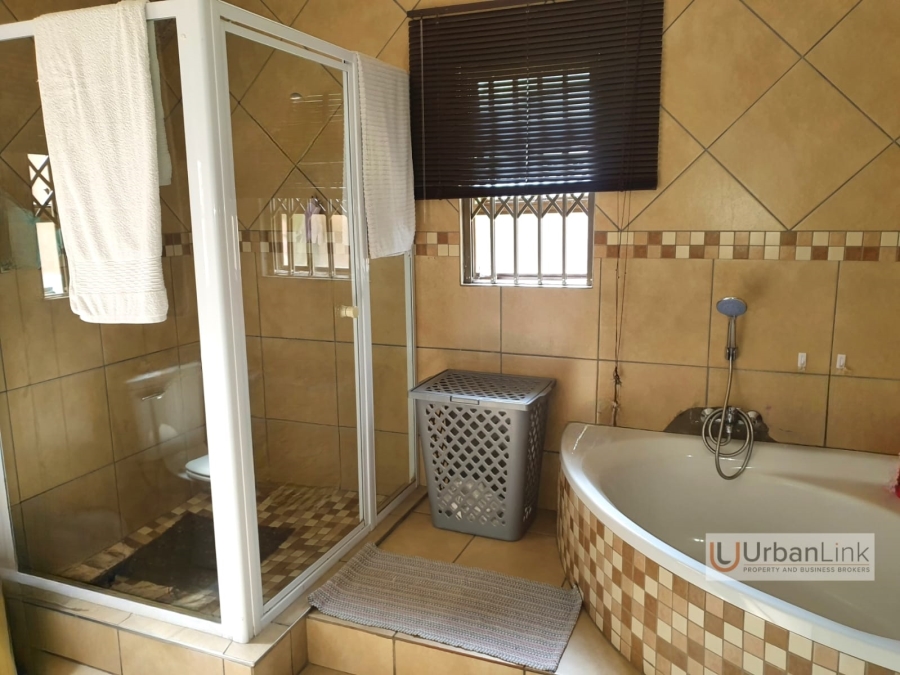 3 Bedroom Property for Sale in Safari Gardens North West